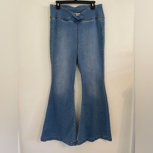 Free People Wide Leg Flare Pull On Denim Jeans, size 32